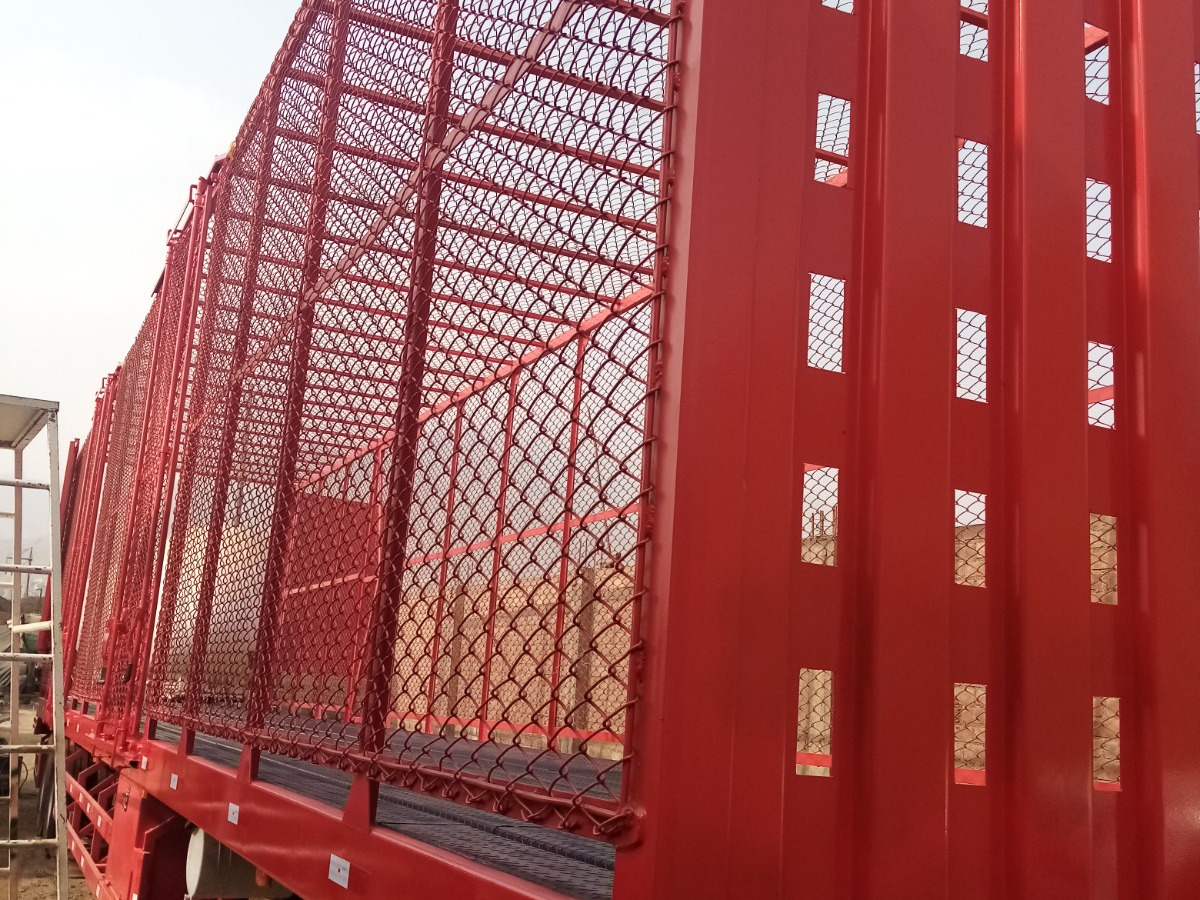 Furgón enmallado para transporte de aves